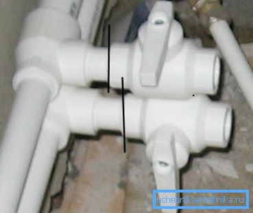 Na zdjęciu - instalacja dźwigu bez sprzęgła Na zdjęciu - instalacja dźwigu bez sprzęgła