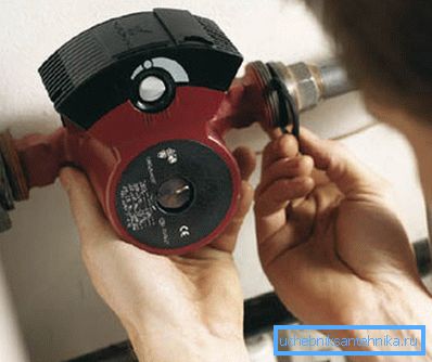 Na zdjęciu - zakończenie instalacji pompy Na zdjęciu - zakończenie instalacji pompy