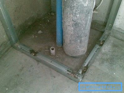Początkowy etap instalacji ramy Początkowy etap instalacji ramy
