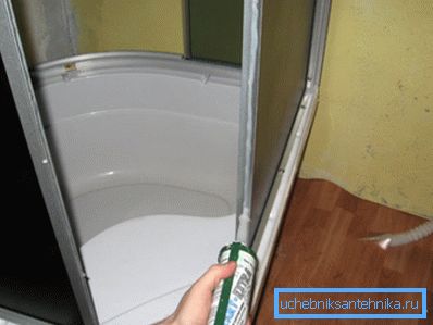Aplikacja silikonowej szczeliwa Aplikacja silikonowej szczeliwa
