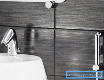 Higieniczny prysznic zewnętrzny z bezdotykowym mikserem - nowe słowo w konstrukcjach sanitarnych Higieniczny prysznic zewnętrzny z bezdotykowym mikserem - nowe słowo w konstrukcjach sanitarnych