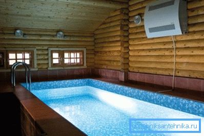 Klimatyzator naścienny w prywatnym basenie. Klimatyzator naścienny w prywatnym basenie.