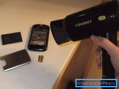 Nie jest to najlepszy sposób na przywrócenie telefonu komórkowego do życia Nie jest to najlepszy sposób na przywrócenie telefonu komórkowego do życia