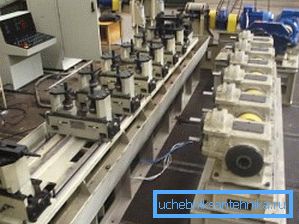 Małe produkcje często wytwarzają kwadratową rurę z okrągłej rury, co upraszcza proces, a niezawodność produktów jest bardzo wysoka. Małe produkcje często wytwarzają kwadratową rurę z okrągłej rury, co upraszcza proces, a niezawodność produktów jest bardzo wysoka.