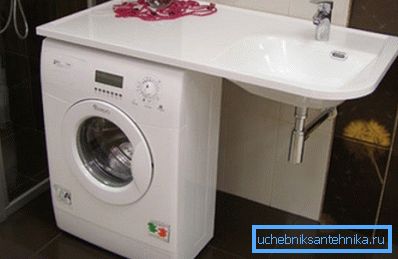 Niektóre modele są specjalnie zaprojektowane do tworzenia przestrzeni do instalacji sprzętu. Niektóre modele są specjalnie zaprojektowane do tworzenia przestrzeni do instalacji sprzętu.