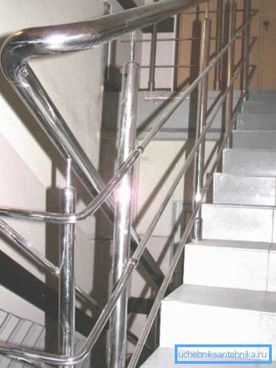 Niektóre odmiany podobnych produktów wykonanych ze stali nierdzewnej są idealne do tworzenia elementów wyposażenia wnętrz lub jako elementy dekoracyjne. Niektóre odmiany podobnych produktów wykonanych ze stali nierdzewnej są idealne do tworzenia elementów wyposażenia wnętrz lub jako elementy dekoracyjne.