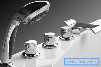 Know-how ergonomia - kąpiel z kranem na pokładzie