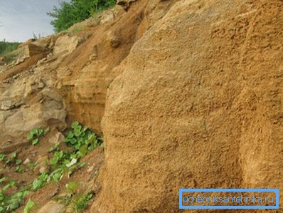 skały osadowe są łatwo erodowane przez wody gruntowe. Nadmierny osad jest nieunikniony
