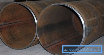 Możliwe jest odróżnienie produktów bezszwowych od innych typów produktów poprzez obecność punktów łączących, które są tworzone przez spawanie metalu.