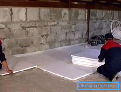 Przed instalacją rur należy ułożyć materiał termoizolacyjny Przed instalacją rur należy ułożyć materiał termoizolacyjny
