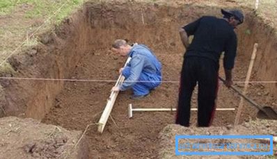 Przed instalacją napędu wykop odpowiedni dół. Przed instalacją napędu wykop odpowiedni dół.