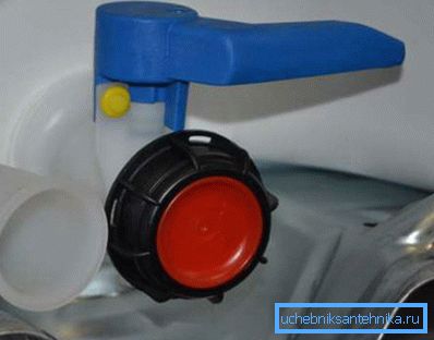 Plastikowy kran z wtyczką do plastikowego zbiornika na wodę Plastikowy kran z wtyczką do plastikowego zbiornika na wodę