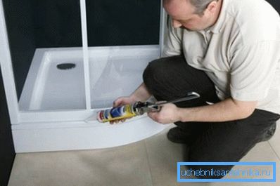 Po zakończeniu prac instalacyjnych szczeliny technologiczne są uszczelnione silikonem Po zakończeniu prac instalacyjnych szczeliny technologiczne są uszczelnione silikonem