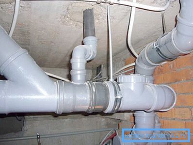 Jeśli to możliwe, zaleca się instalację wszystkich przewodów technicznych w piwnicy budynku mieszkalnego. Jeśli to możliwe, zaleca się instalację wszystkich przewodów technicznych w piwnicy budynku mieszkalnego.