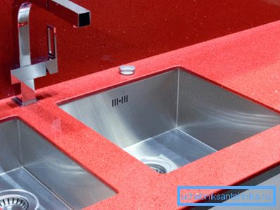 Zakwaterowanie pod stołem Zakwaterowanie pod stołem
