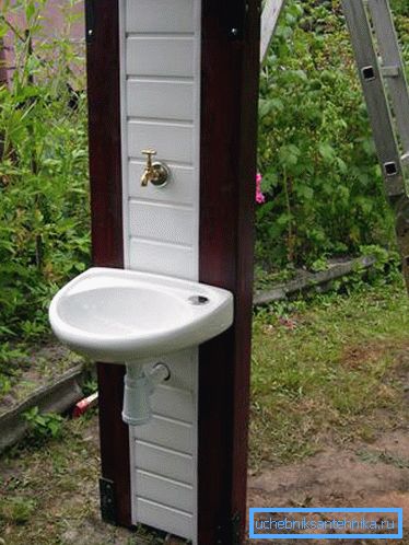 Zlewozmywak ceramiczny podwieszony do letniej umywalki Zlewozmywak ceramiczny podwieszony do letniej umywalki