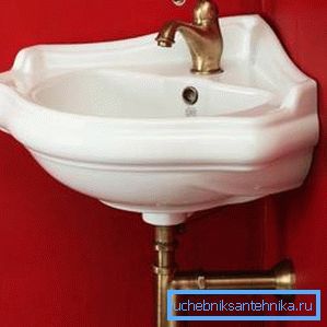 Pokazano produkty ceramiczne.