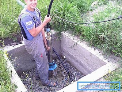Po wyczyszczeniu odwiertu pompa powraca na swoje miejsce. Po wyczyszczeniu odwiertu pompa powraca na swoje miejsce.