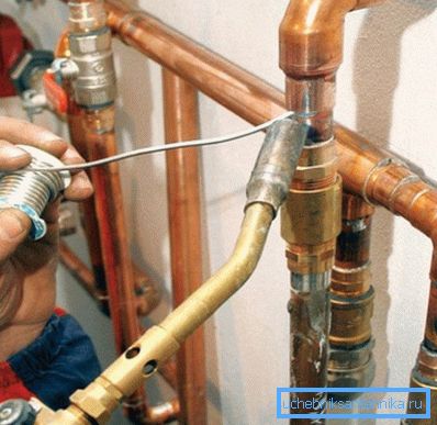 Konsekwencją niewłaściwej instalacji będzie naprawa rur miedzianych. Konsekwencją niewłaściwej instalacji będzie naprawa rur miedzianych.