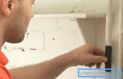 Uszkodzona plastikowa rura musi być całkowicie wymieniona. Uszkodzona plastikowa rura musi być całkowicie wymieniona.