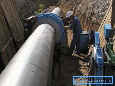 Przy średnicy rurociągu 800 mm na dzień roboczy nie można wykonać więcej niż osiem połączeń. Przy średnicy rurociągu 800 mm na dzień roboczy nie można wykonać więcej niż osiem połączeń.