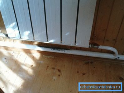 Gdy powietrze zostanie wypchnięte do górnej części baterii, cyrkulacja przejdzie przez dolny kolektor. Gdy powietrze zostanie wypchnięte do górnej części baterii, cyrkulacja przejdzie przez dolny kolektor.