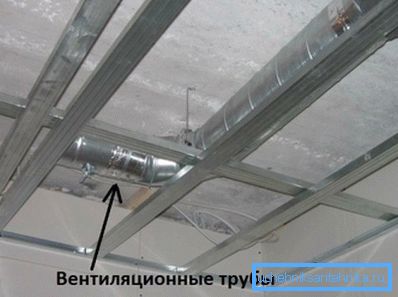 Przykład instalacji rur w sufitach podwieszanych Przykład instalacji rur w sufitach podwieszanych
