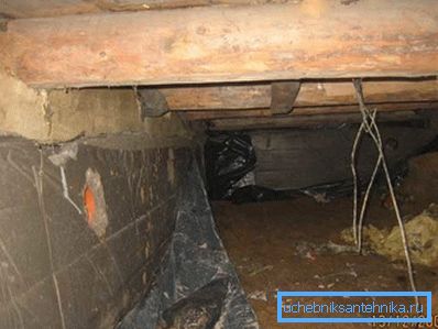 Przykład otworu w fundamencie pod rurą Przykład otworu w fundamencie pod rurą