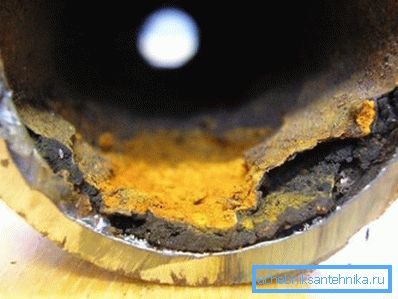 Podane wartości nachylenia hydraulicznego odnoszą się do nowych rur. Z biegiem czasu, wapno i rdza zwiększają ich opór hydrauliczny i zmniejszają luz.