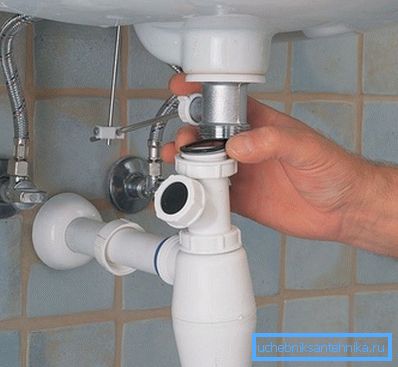 Czyszczenie syfonu pomoże rozwiązać problem nieprzyjemnego zapachu Czyszczenie syfonu pomoże rozwiązać problem nieprzyjemnego zapachu