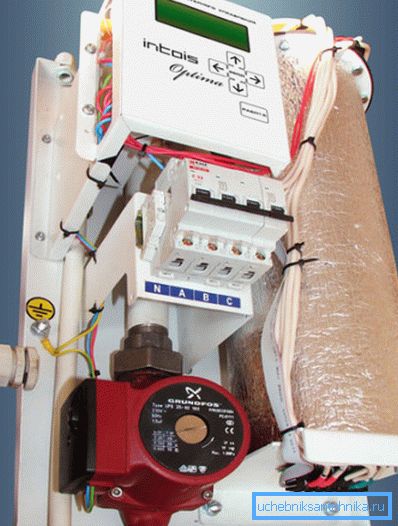 Producent wyposażył kocioł elektryczny w pompę Producent wyposażył kocioł elektryczny w pompę