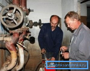 Sprawdzanie ogrzewania. Zdjęcie Sprawdzanie ogrzewania. Zdjęcie