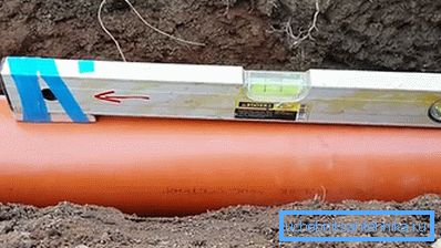 Kontrola poziomu z przymocowaną deską Kontrola poziomu z przymocowaną deską