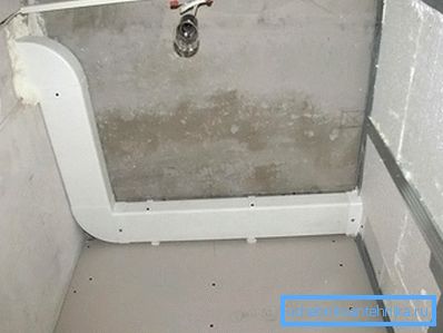 Prostokątna rura jest łatwiejsza do ukrycia za sufitem podwieszanym. Prostokątna rura jest łatwiejsza do ukrycia za sufitem podwieszanym.