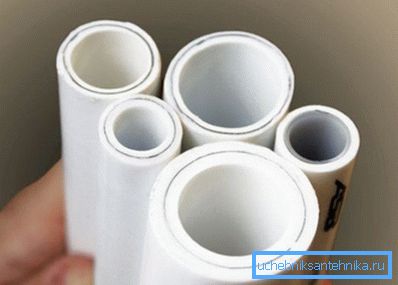 Wielkość narzędzia tnącego zależy od użytego materiału. Wielkość narzędzia tnącego zależy od użytego materiału.