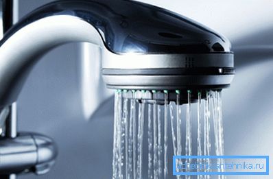 Ręczna głowica prysznicowa z funkcją hydromasażu. Ręczna głowica prysznicowa z funkcją hydromasażu.