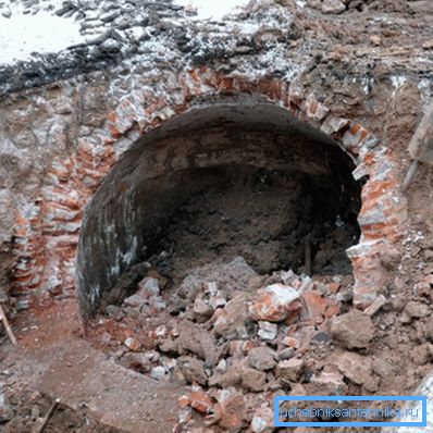 Ruiny ceglanego kolekcjonera. Ruiny ceglanego kolekcjonera.