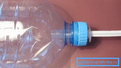 Umywalka z plastikowej butelki i strzykawki Umywalka z plastikowej butelki i strzykawki