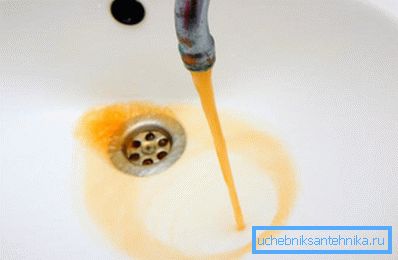 Zardzewiałe wody z kranu Zardzewiałe wody z kranu