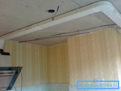Niezależna instalacja płaskiego kanału wentylacyjnego w kuchni Niezależna instalacja płaskiego kanału wentylacyjnego w kuchni