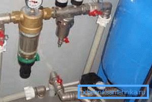 Instalacja doprowadzania wody w domku ze studni przewiduje obowiązkową instalację urządzeń sterujących Instalacja doprowadzania wody w domku ze studni przewiduje obowiązkową instalację urządzeń sterujących