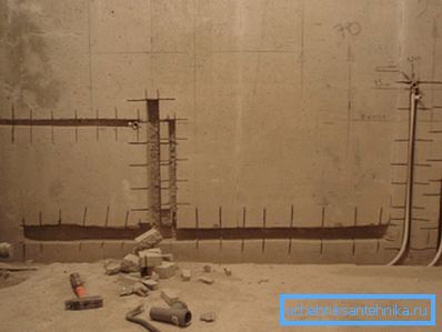 Rowki umożliwiają zwiększenie użytecznej przestrzeni w pomieszczeniu poprzez ukrycie rurociągu w ścianach Rowki umożliwiają zwiększenie użytecznej przestrzeni w pomieszczeniu poprzez ukrycie rurociągu w ścianach