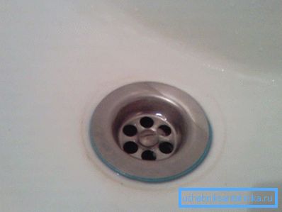 Odsącz otwór w zlewie. Odsącz otwór w zlewie.