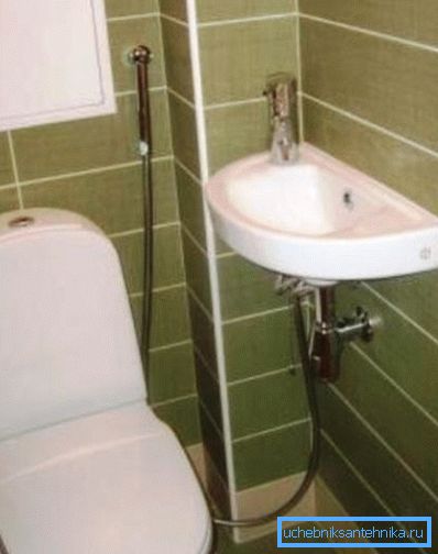 Baterie z prysznicem higienicznym do małego zlewu w osobnej łazience - idealne rozwiązanie pod względem praktyczności i wygody Baterie z prysznicem higienicznym do małego zlewu w osobnej łazience - idealne rozwiązanie pod względem praktyczności i wygody