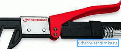 Specjalny klucz pasuje do każdego rozmiaru osprzętu hydraulicznego i zastępuje cały zestaw narzędzi. Specjalny klucz pasuje do każdego rozmiaru osprzętu hydraulicznego i zastępuje cały zestaw narzędzi.