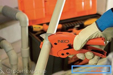 Specjalny nóż przeznaczony do cięcia takich materiałów Specjalny nóż przeznaczony do cięcia takich materiałów