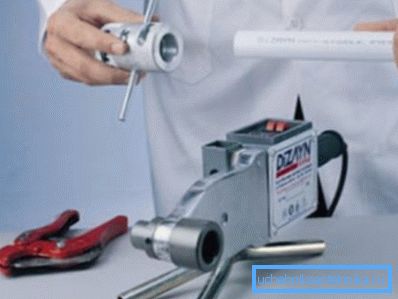 Specjalna lutownica używana podczas pracy z takim materiałem Specjalna lutownica używana podczas pracy z takim materiałem