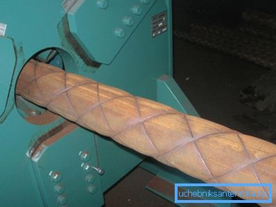 Specjalna maszyna do tworzenia takiego wycięcia Specjalna maszyna do tworzenia takiego wycięcia