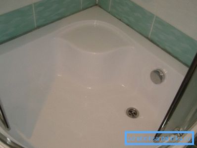 Szklany prysznic z głęboką tacą 90h90 cm i dolnym zaworem Szklany prysznic z głęboką tacą 90h90 cm i dolnym zaworem