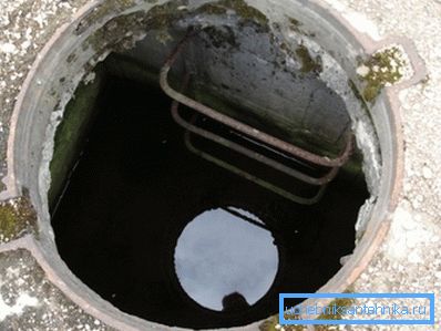 Wygląda jak właz prowadzący do publicznego systemu kanalizacyjnego Wygląda jak właz prowadzący do publicznego systemu kanalizacyjnego